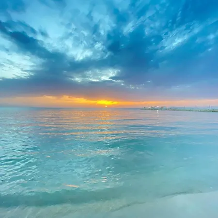 Wake Up By The Sea-beachfront In Qerret, Albania * 格勒姆