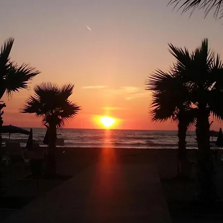Wake Up By The Sea-beachfront In Qerret, Albania Apartament *