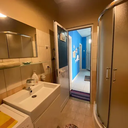 Wake Up By The Sea-beachfront In Qerret, Albania Apartament *