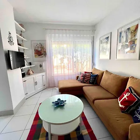 Wake Up By The Sea-beachfront In Qerret, Albania Apartament Golem (Tirana)
