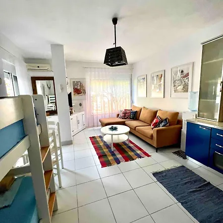 Wake Up By The Sea-beachfront In Qerret, Albania Apartament *