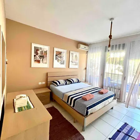 Wake Up By The Sea-beachfront In Qerret, Albania Apartament Golem (Tirana)