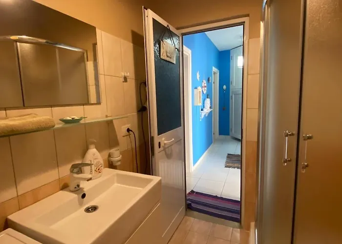 Wake Up By The Sea-beachfront In Qerret, Albania Appartement *