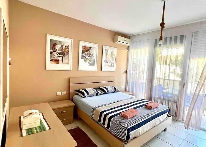 Wake Up By The Sea-beachfront In Qerret, Albania Appartement Golem (Tirana)